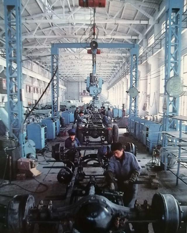 新疆汽車廠曾為機床廠,第二汽車配件廠,由國民黨兵工廠衍變而來